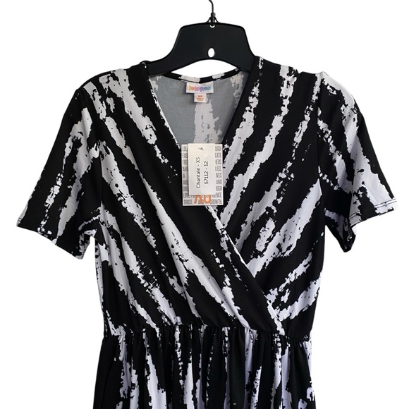 LulaRoe CHANTALE Black & White Cross Front Dress Size EXTRA SMALL NWT - Picture 5 of 7